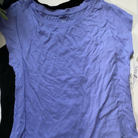 Tee shirt Bundle of 4 shirts. Size M - Picture 6 of 7